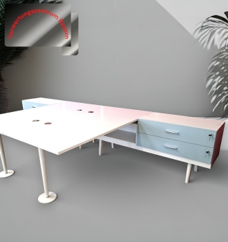 Vitra - Schreibtisch - Arbeitsplatz - mit Sideboard - rechts - weiß-mint 180x180