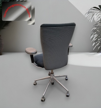 Vitra - T Chair - Drehstuhl - schwarz-weiß