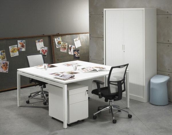 NEUWARE - Q-BIC - Doppelarbeitsplatz - Gestell- / und Plattenfarbe wählbar - 160x160