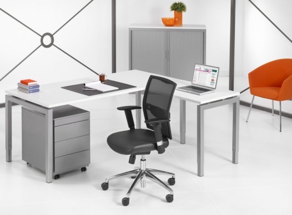 NEUWARE - Q-BIC - Winkelschreibtisch - Gestell- / und Plattenfarbe wählbar - 180x160